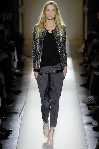 Look 10